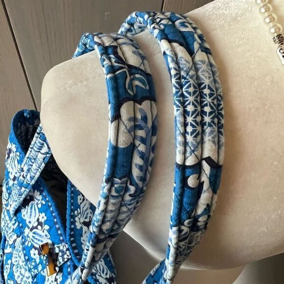 VERA BRADLEY Blue Lagoon X-Large Tote - Picture 6 of 12